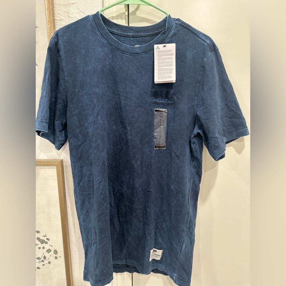 NWT Nike tee shirt blue.